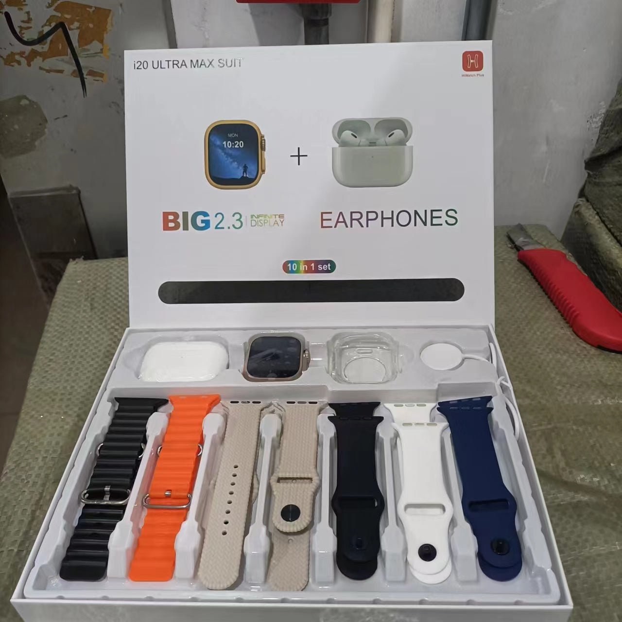 i20 Ultra Max Smart Watch With 7 Straps + FREE Earbuds