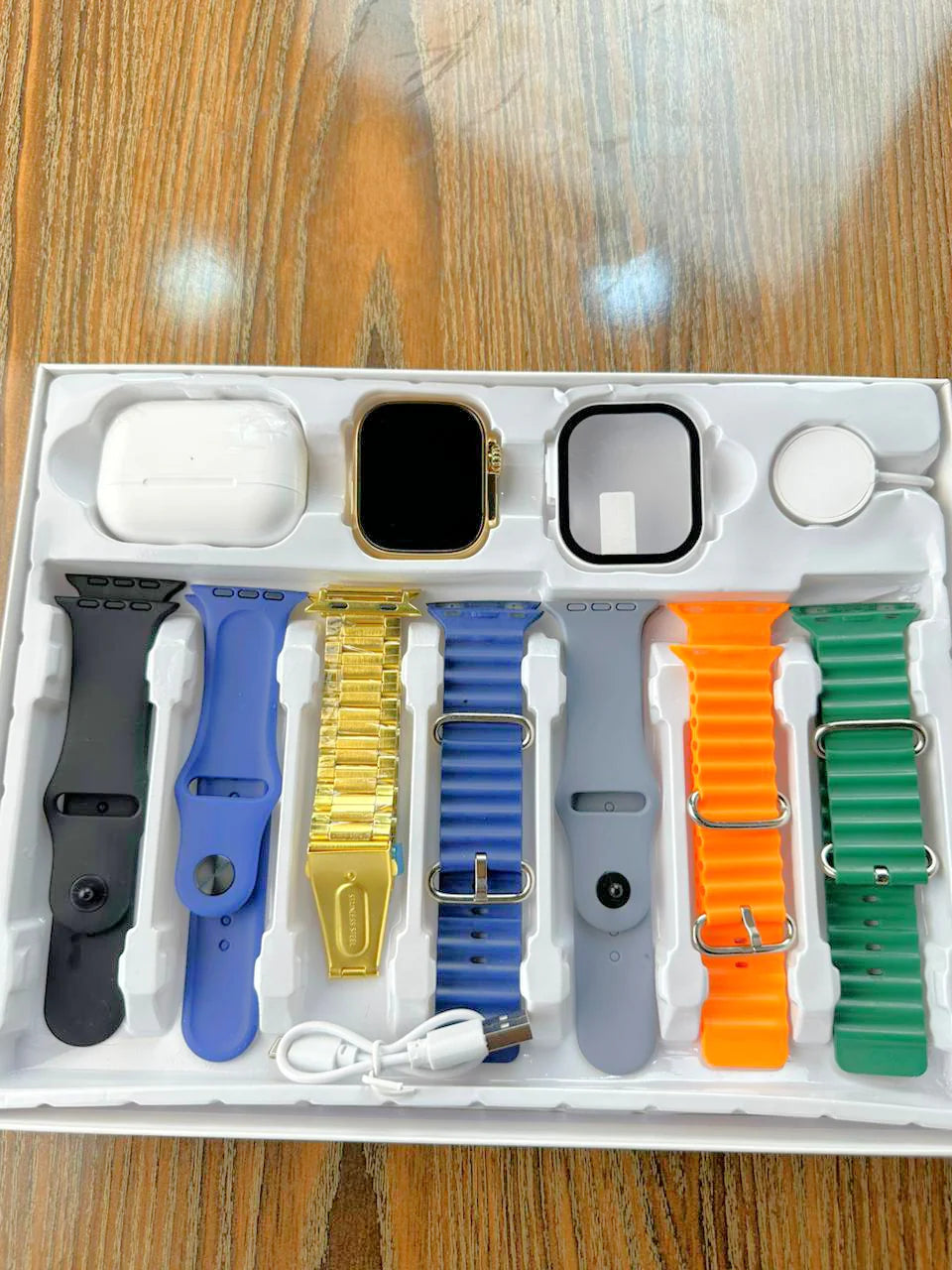 i20 Ultra Max Smart Watch With 7 Straps + FREE Earbuds